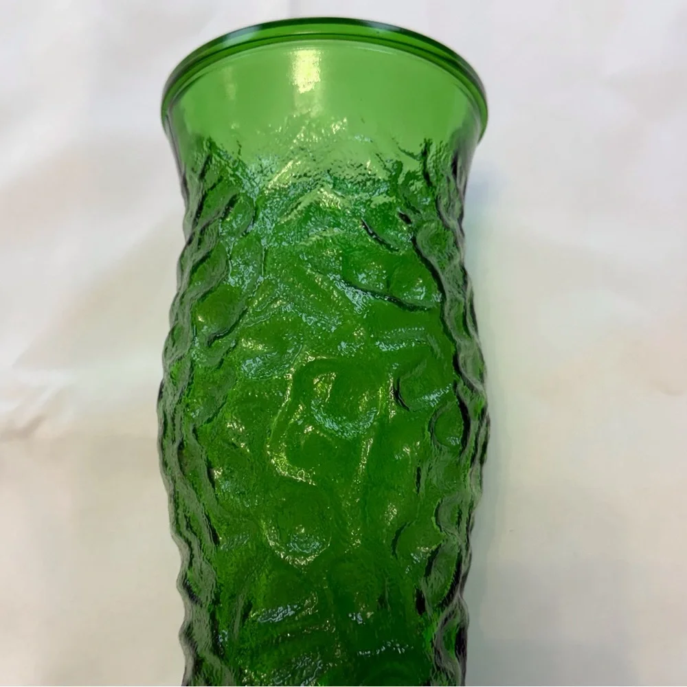 Vintage Hoosier Glass beautiful emerald green crinkle textured‎ glass vase 9.5”